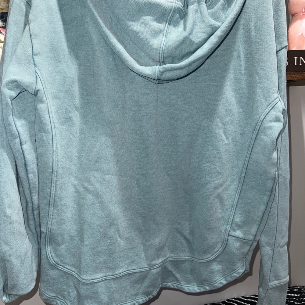 Universal threads pullover - Picture 2 of 2